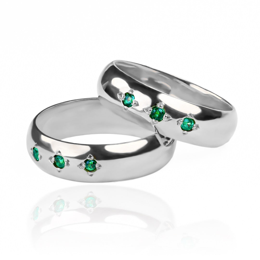 Argollas de matrimonio Classic Green Cristal, fabricado en oro 18k por Joyería Caracas, cada argolla cuenta con certificado de calidad y garantía para toda la vida.