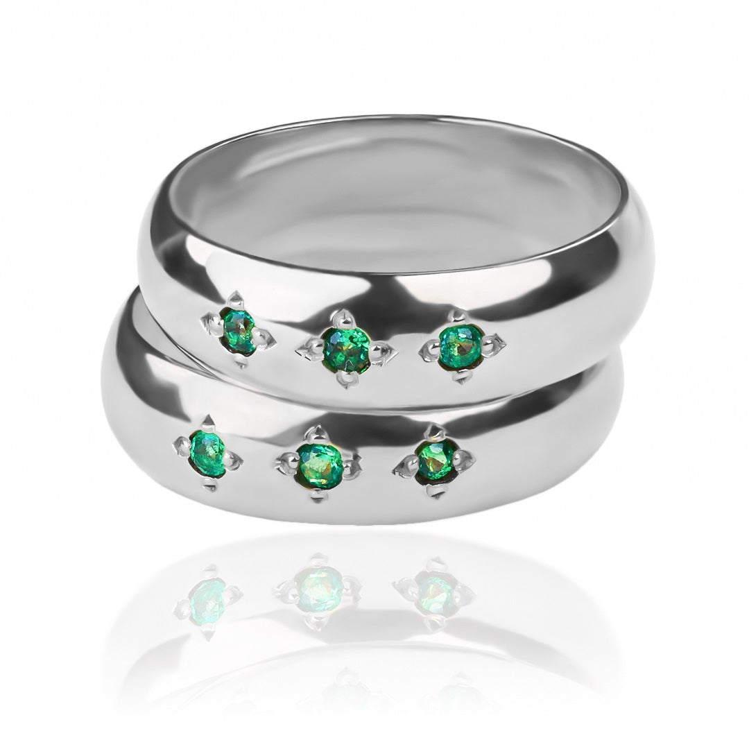 Argollas de matrimonio Classic Green Cristal, fabricado en oro 18k por Joyería Caracas, cada argolla cuenta con certificado de calidad y garantía para toda la vida.