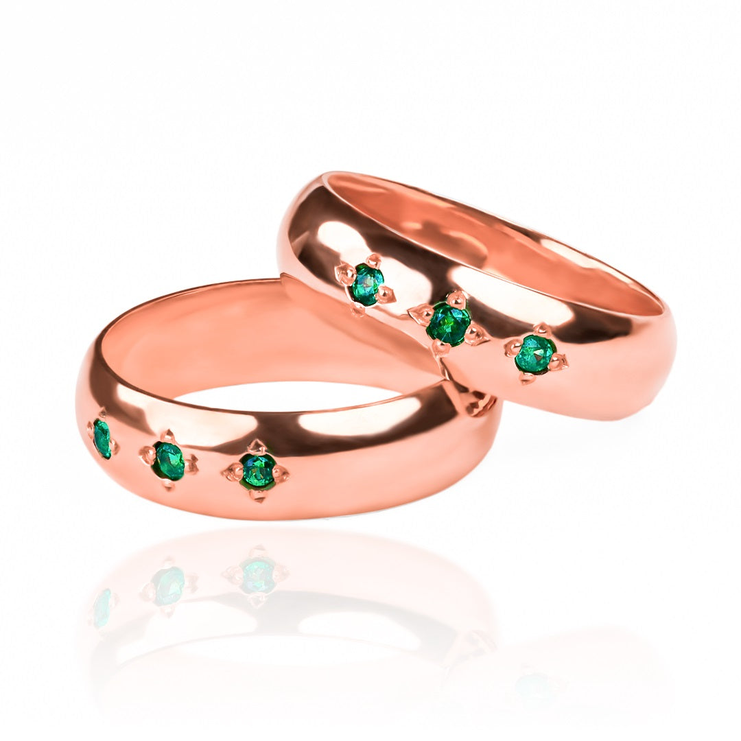 Argollas de matrimonio Classic Green Cristal, fabricado en oro 18k por Joyería Caracas, cada argolla cuenta con certificado de calidad y garantía para toda la vida.