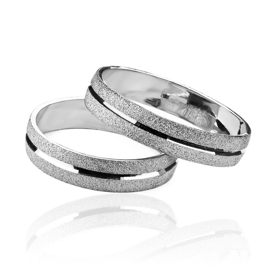 Argollas de matrimonio Dinasty, elaboradas en oro 18k por Joyería Caracas, cuentan con certificado de calidad y garantía de por vida.