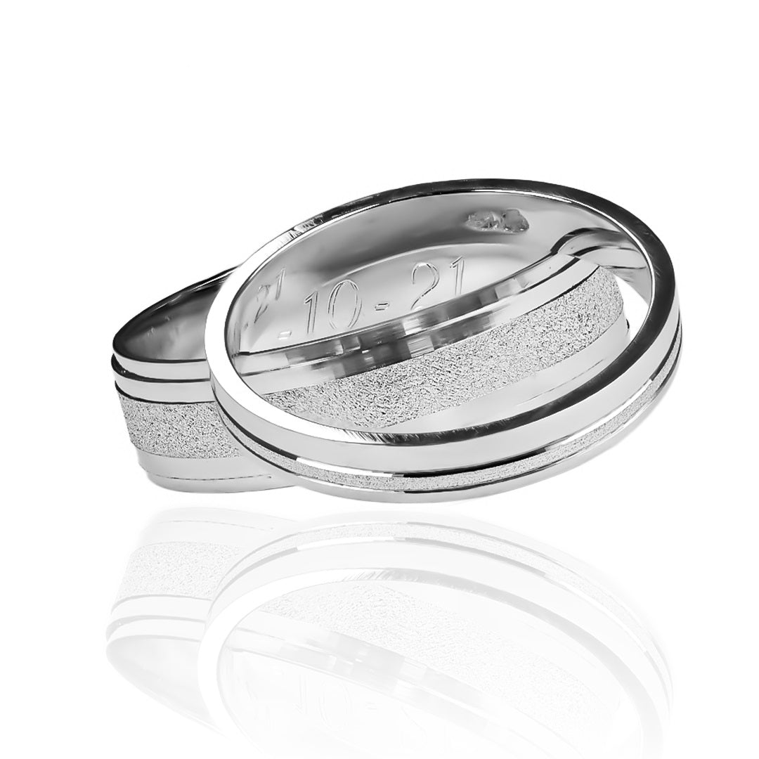 Argolla de matrimonio doble escalera Mate, fabricadas en oro 18k de Joyería Caracas, cuenta con certificado de calidad y garantía de por vida.