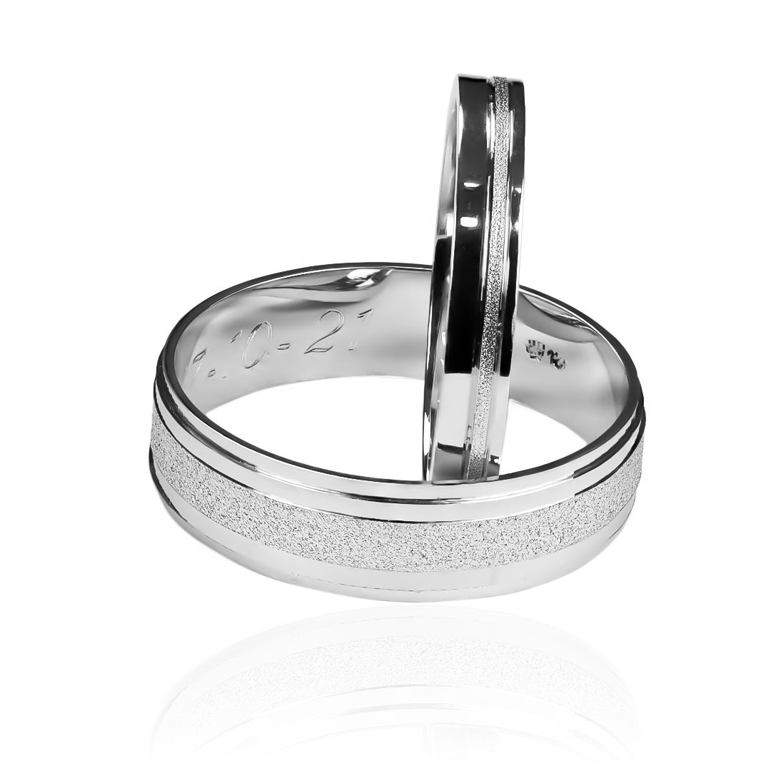 Argolla de matrimonio doble escalera Mate, fabricadas en oro 18k de Joyería Caracas, cuenta con certificado de calidad y garantía de por vida.
