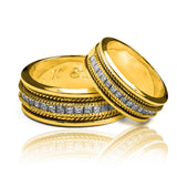Argollas de matrimonio Entorchados Carre, fabricadas en oro 18k por Joyería Caracas. Cada argolla viene con un certificado de autenticidad y garantía de por vida.