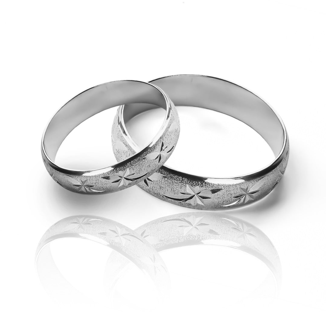 Argollas de matrimonio EseStar, elaboradas en oro 18k por Joyería Caracas, cuentan con un certificado de calidad y garantía de por vida.