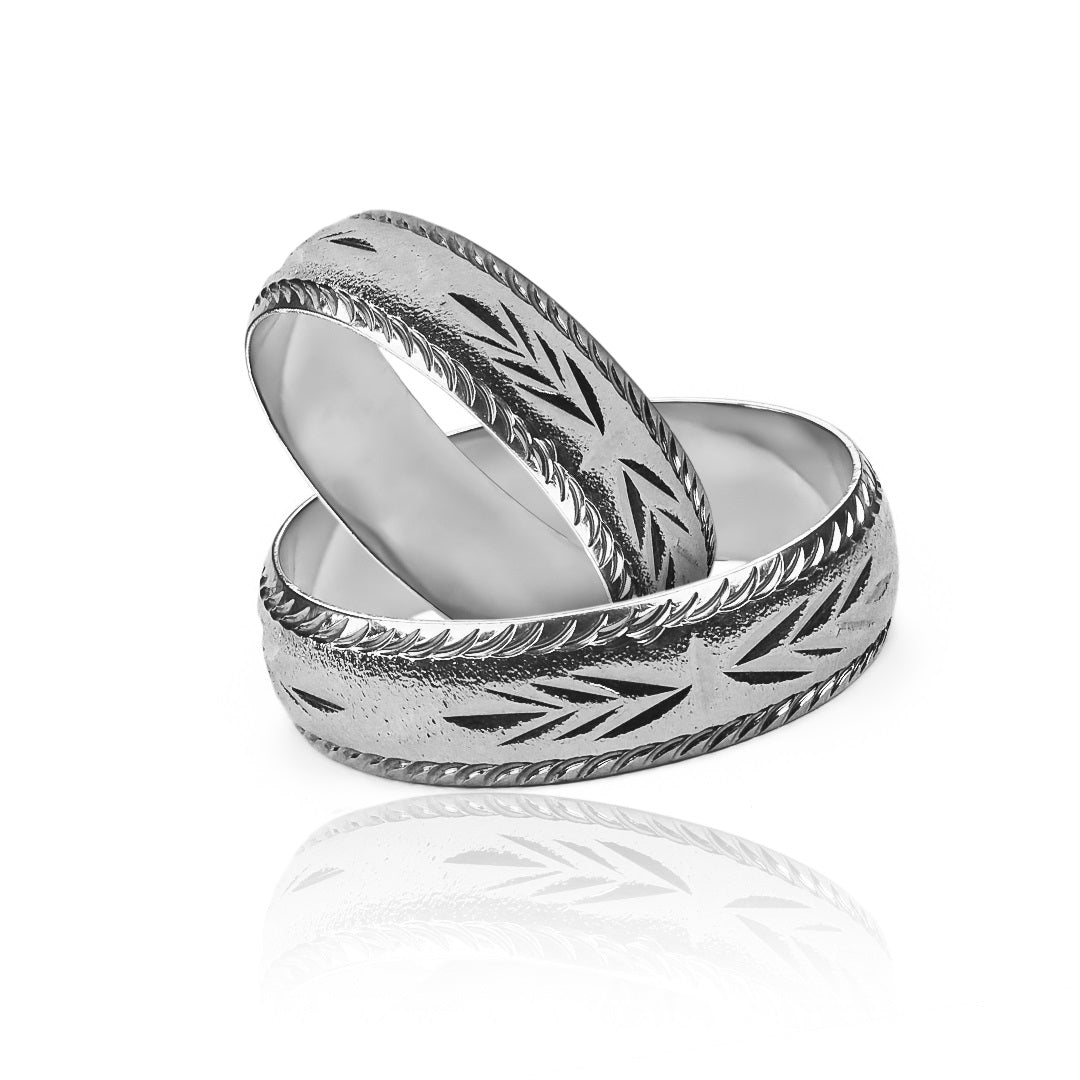 Argollas de matrimonio Espiga Recta, elaboradas en oro 18k por Joyería Caracas, cuenta con certificado de calidad y garantía de por vida.