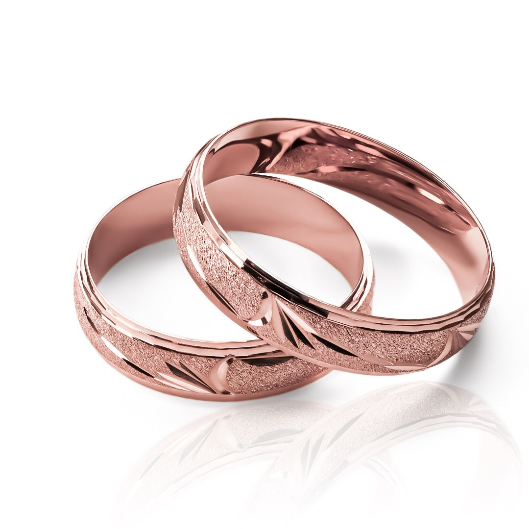 Argollas de matrimonio Feathers, elaboradas en oro 18k por Joyería Caracas, cuentan con un certificado de autenticidad y garantía de por vida.