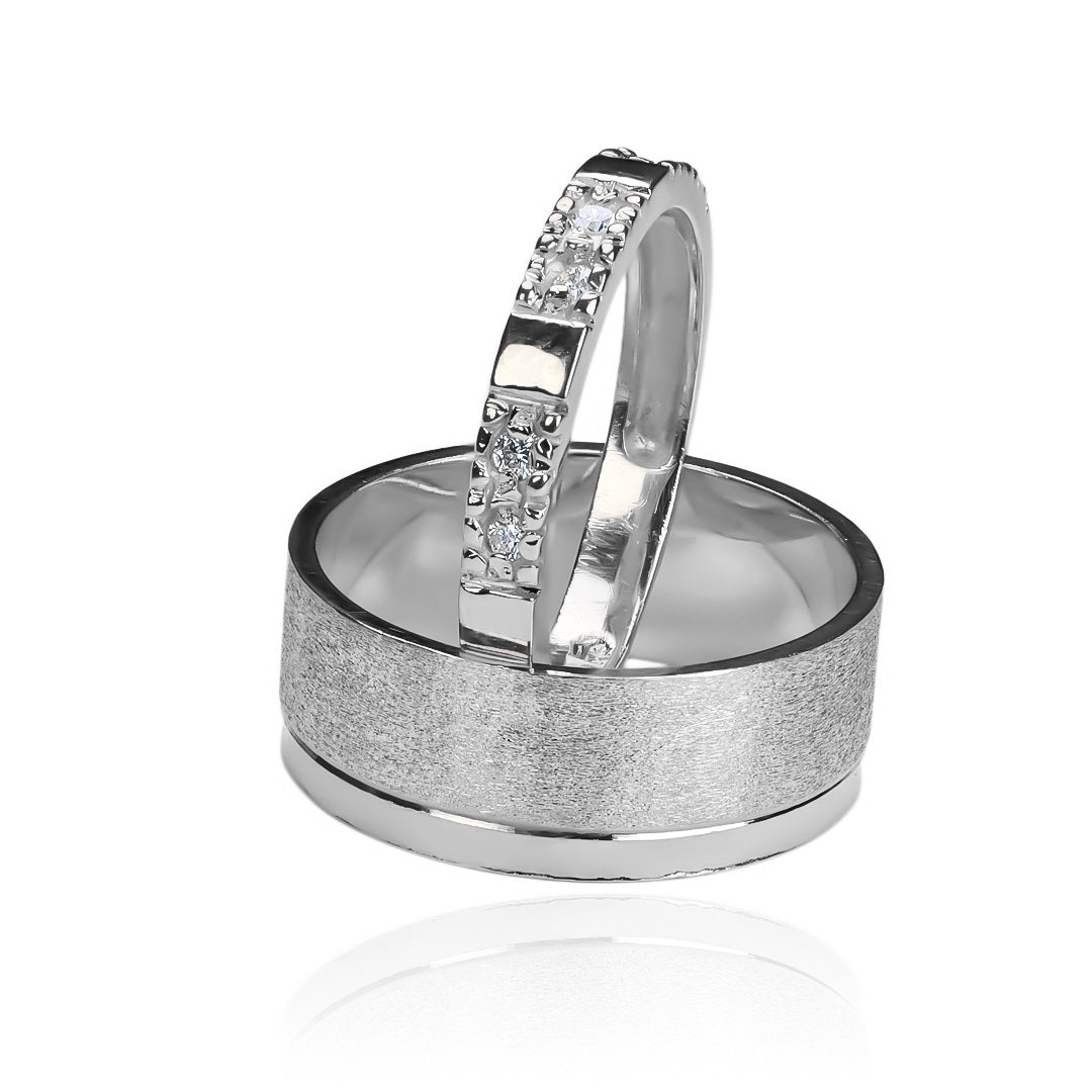 Argollas de matrimonio feelings, fabricadas en oro 18 quilates de Joyería Caracas, cuenta con un certificado de calidad y garantía de por vida.
