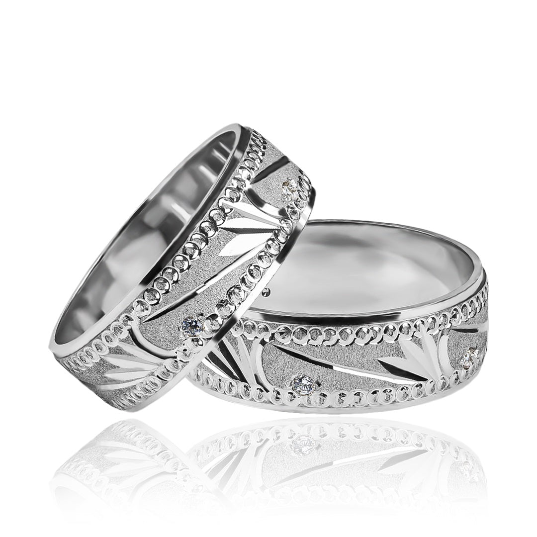 Argollas de matrimonio Forest Cristal, elaboradas en oro de 18 quilates por Joyería Caracas, cuenta con certificado de calidad y garantía de por vida.