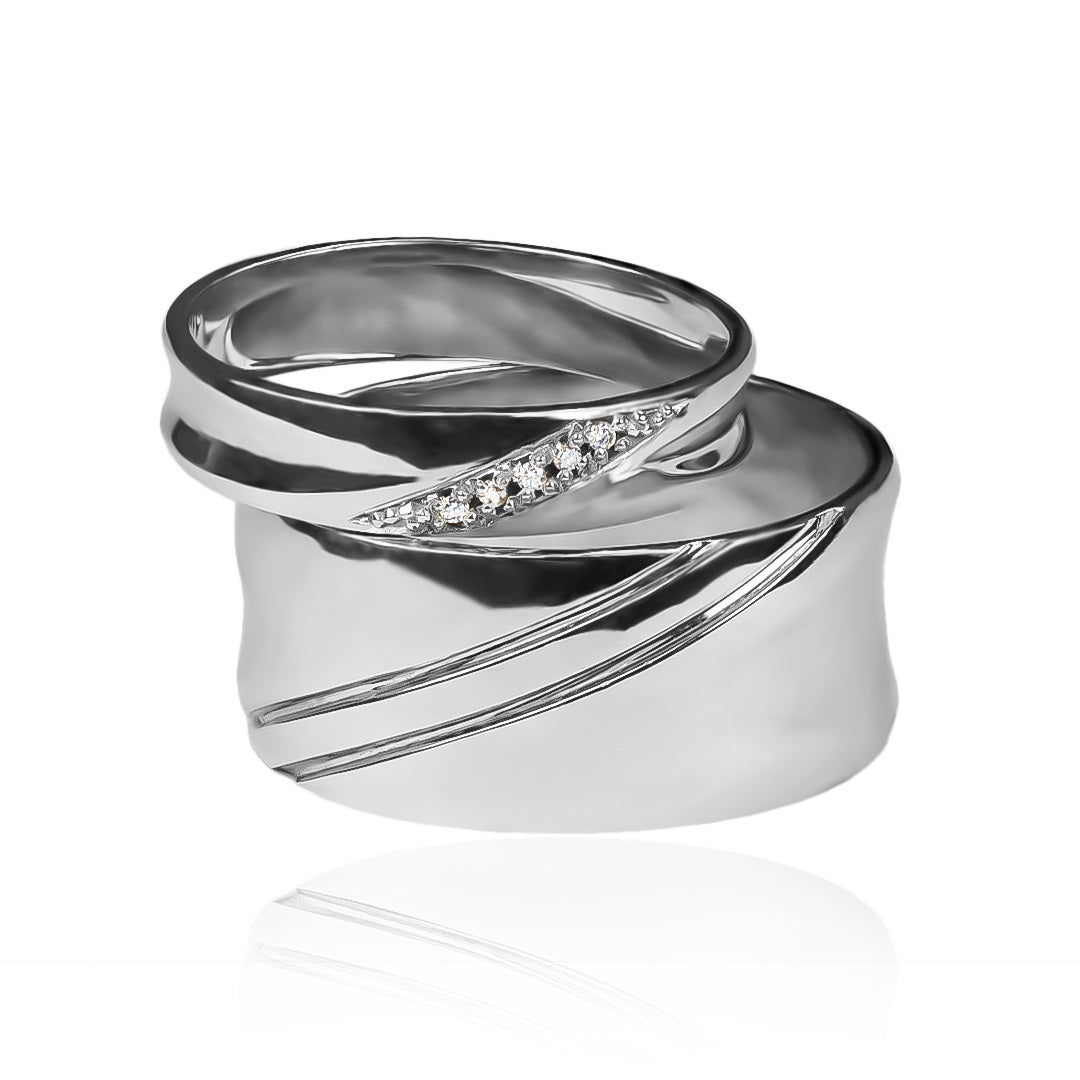 Argollas de matrimonio Glaciar, elaboradas en oro 18k por Joyería Caracas, cada argolla viene con un certificado de calidad y garantía de por vida.