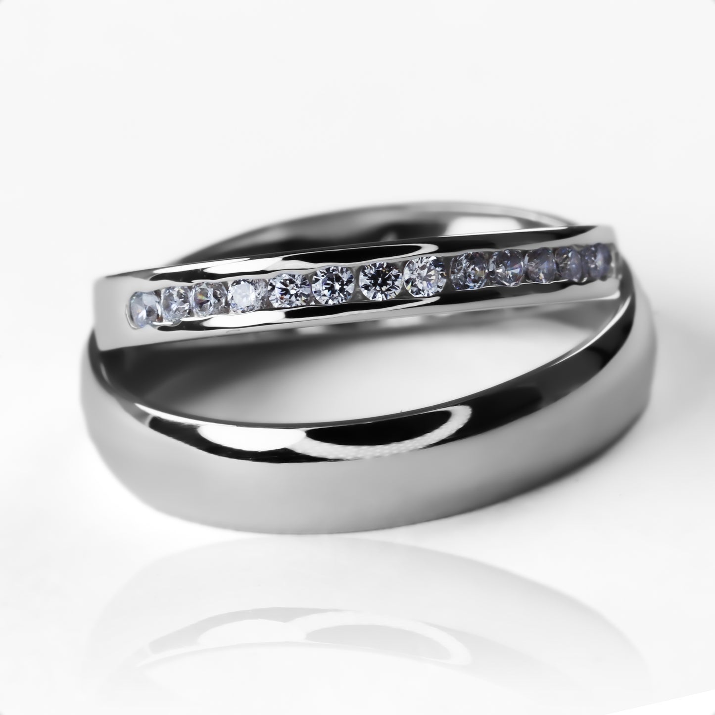 Argollas de matrimonio god's hand, fabricadas en oro 18k de Joyería Caracas, simbolizan un compromiso eterno, cuentan con un certificado de calidad y garantía para toda la vida.