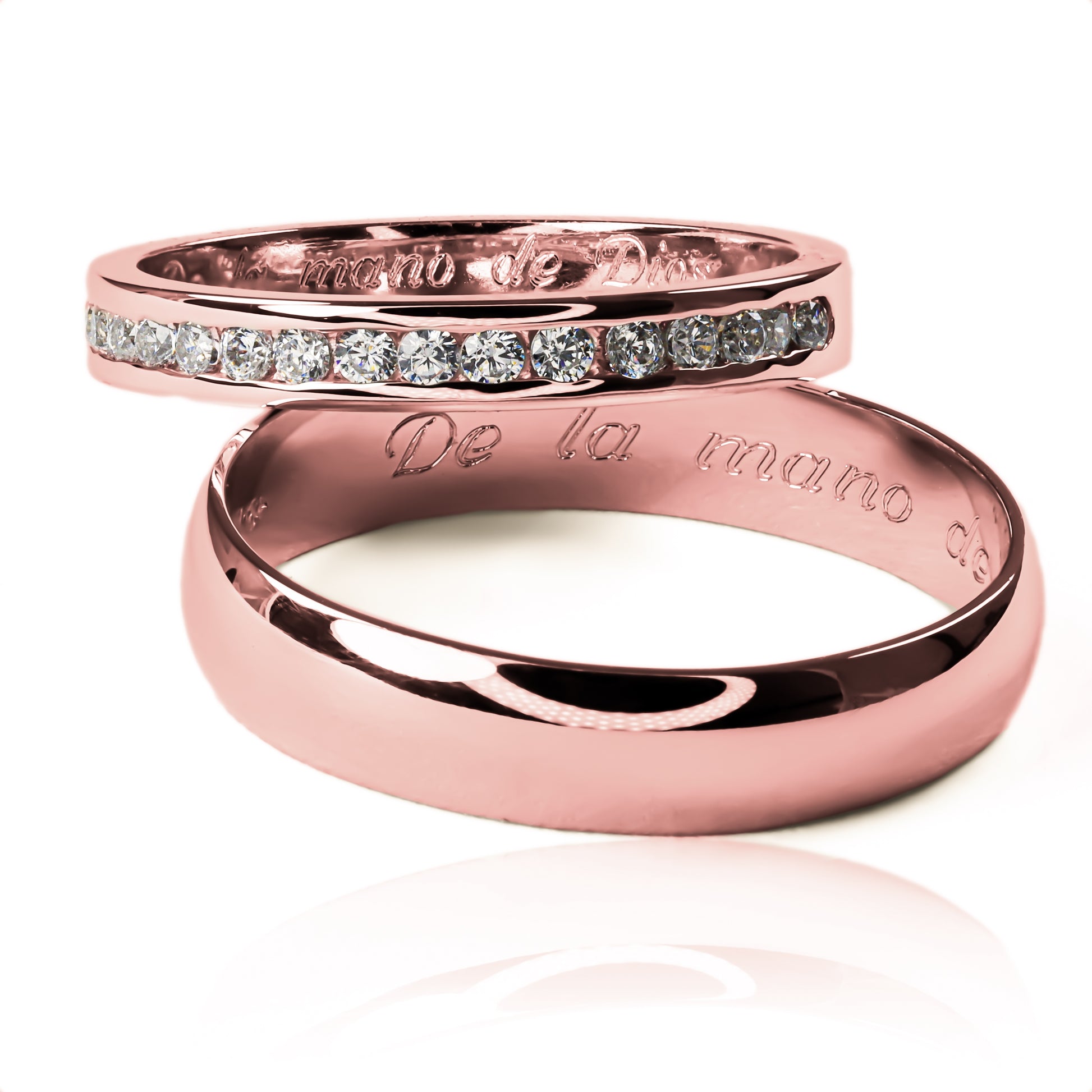 Argollas de matrimonio god's hand, fabricadas en oro 18k de Joyería Caracas, simbolizan un compromiso eterno, cuentan con un certificado de calidad y garantía para toda la vida.