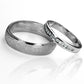 Argollas de matrimonio God's hand mate, fabricadas en oro de 18 quilates de Joyería Caracas, cuenta con un certificado de calidad, autenticidad y garantía de por vida.