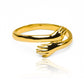 Argollas de matrimonio Golden Hug, fabricadas en oro 18k por Joyería Caracas, cuentan con un certificado de calidad que garantiza su autenticidad y durabilidad.