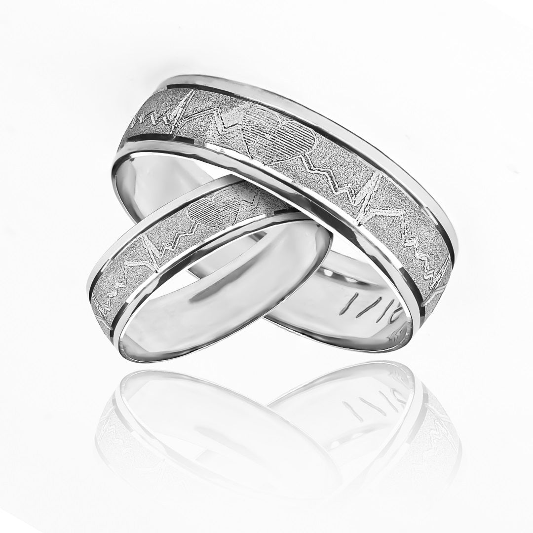 Argollas de matrimonio Heart Rate, elaboradas en oro 18k por Joyería Caracas, cada argolla viene con un certificado de calidad y garantía de por vida.