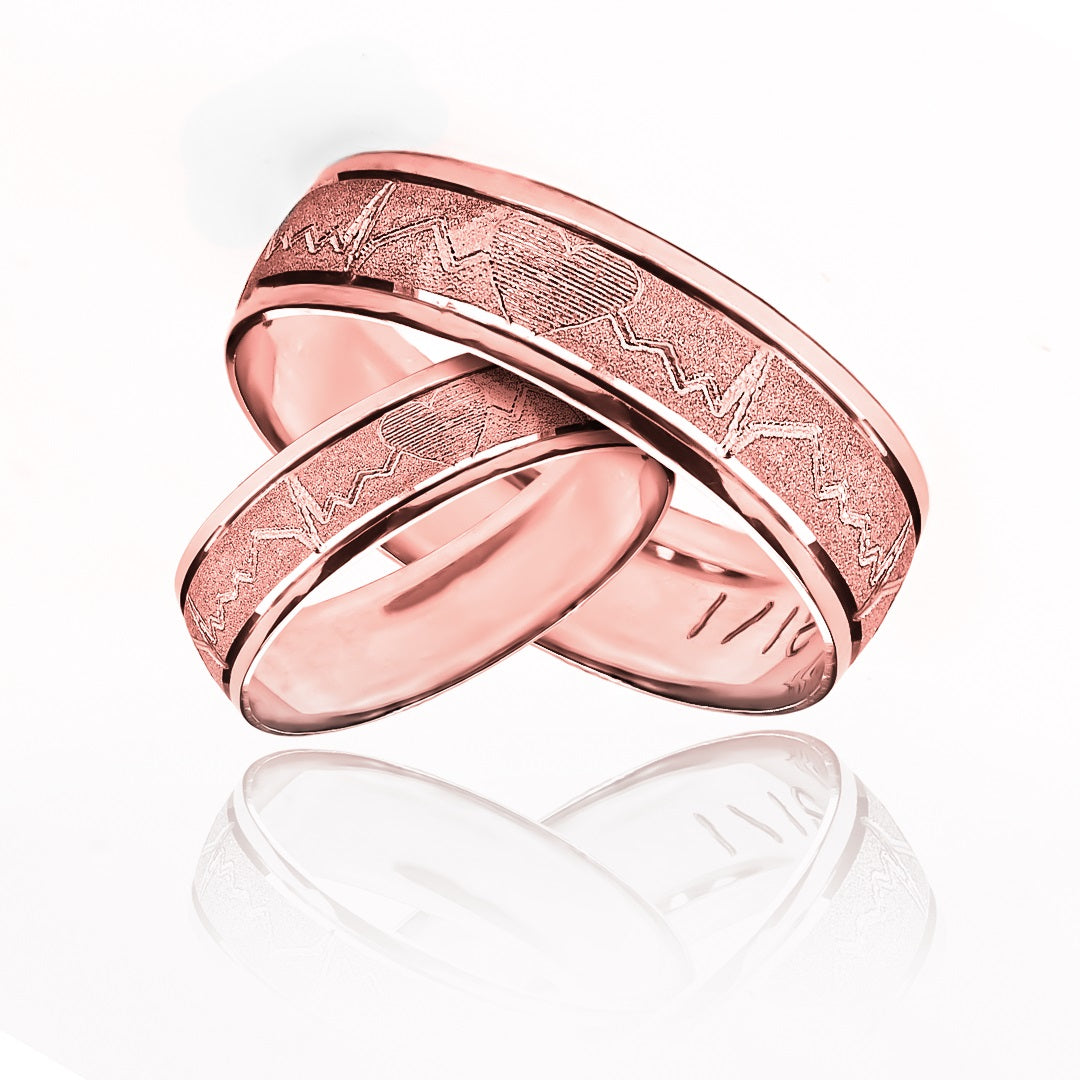 Argollas de matrimonio Heart Rate, elaboradas en oro 18k por Joyería Caracas, cada argolla viene con un certificado de calidad y garantía de por vida.