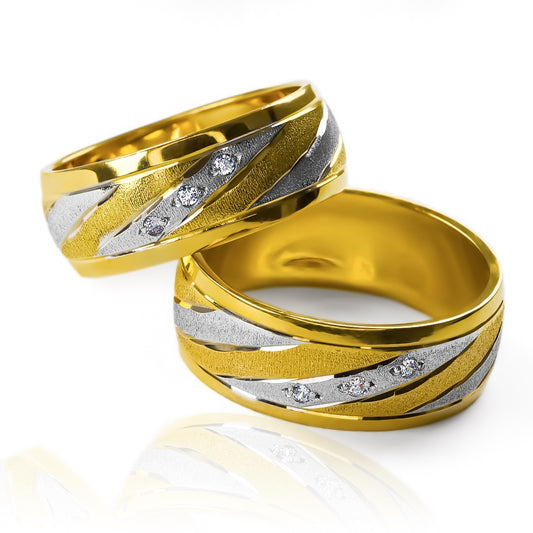 Argollas de matrimonio interspersed love, fabricadas en oro 18 quilates de Joyería Caracas, cuenta con un certificado de calidad y garantía de por vida.