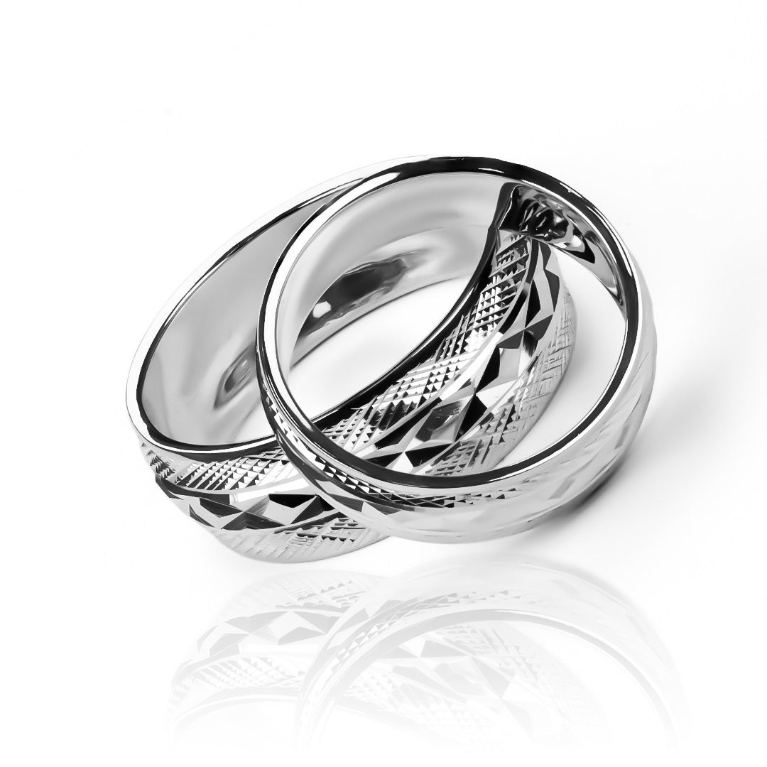 Argollas de matrimonio Joker, elaboradas en oro 18k por Joyería Caracas, cuentan con un certificado de calidad y garantía para toda la vida.