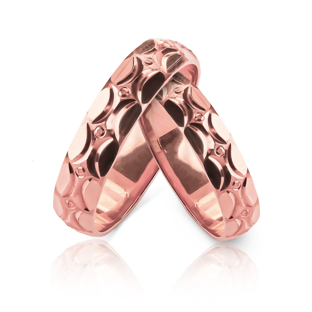 Argollas de matrimonio Jumper Lover en oro 18k por Joyería Caracas, cada una viene con un certificado de calidad y garantía de por vida.