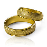 Argollas de matrimonio Latidos Mate, fabricados en oro 18k de Joyería Caracas, cada uno viene con un certificado de calidad que garantiza su autenticidad y durabilidad de por vida.