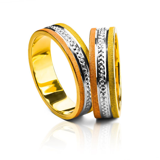 Argollas de matrimonio Love Point Tres Oros, elaboradas en oro 18k de Joyería Caracas, cuentan con certificado de calidad y garantía de por vida.