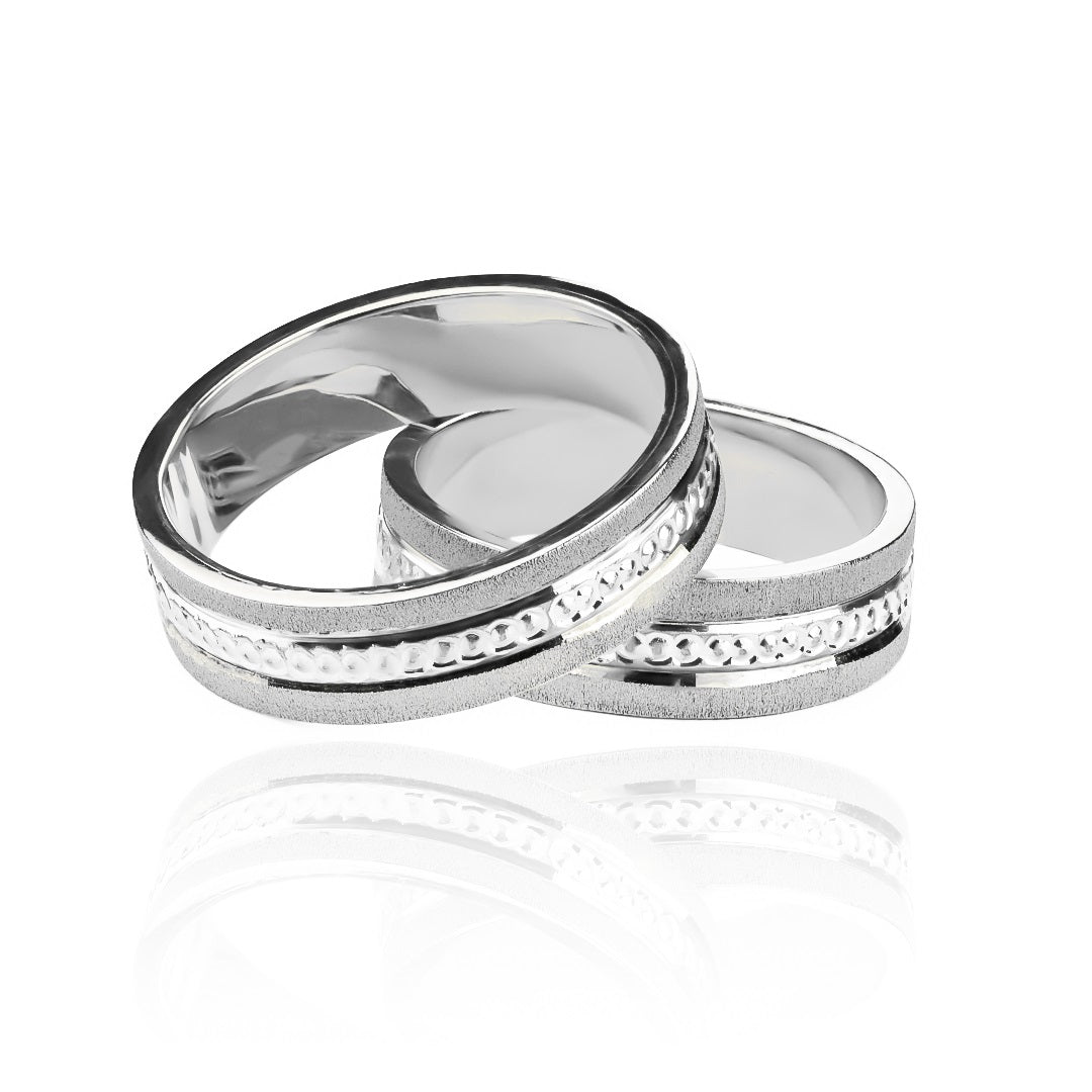Argollas de matrimonio Love Point Tres Oros, elaboradas en oro 18k de Joyería Caracas, cuentan con certificado de calidad y garantía de por vida.