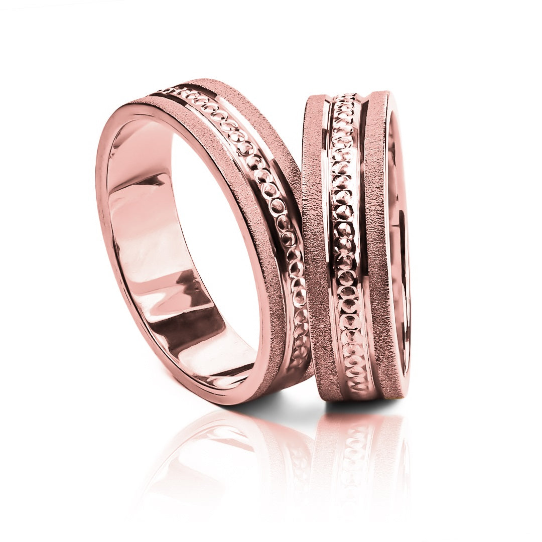 Argollas de matrimonio Love Point Tres Oros, elaboradas en oro 18k de Joyería Caracas, cuentan con certificado de calidad y garantía de por vida.