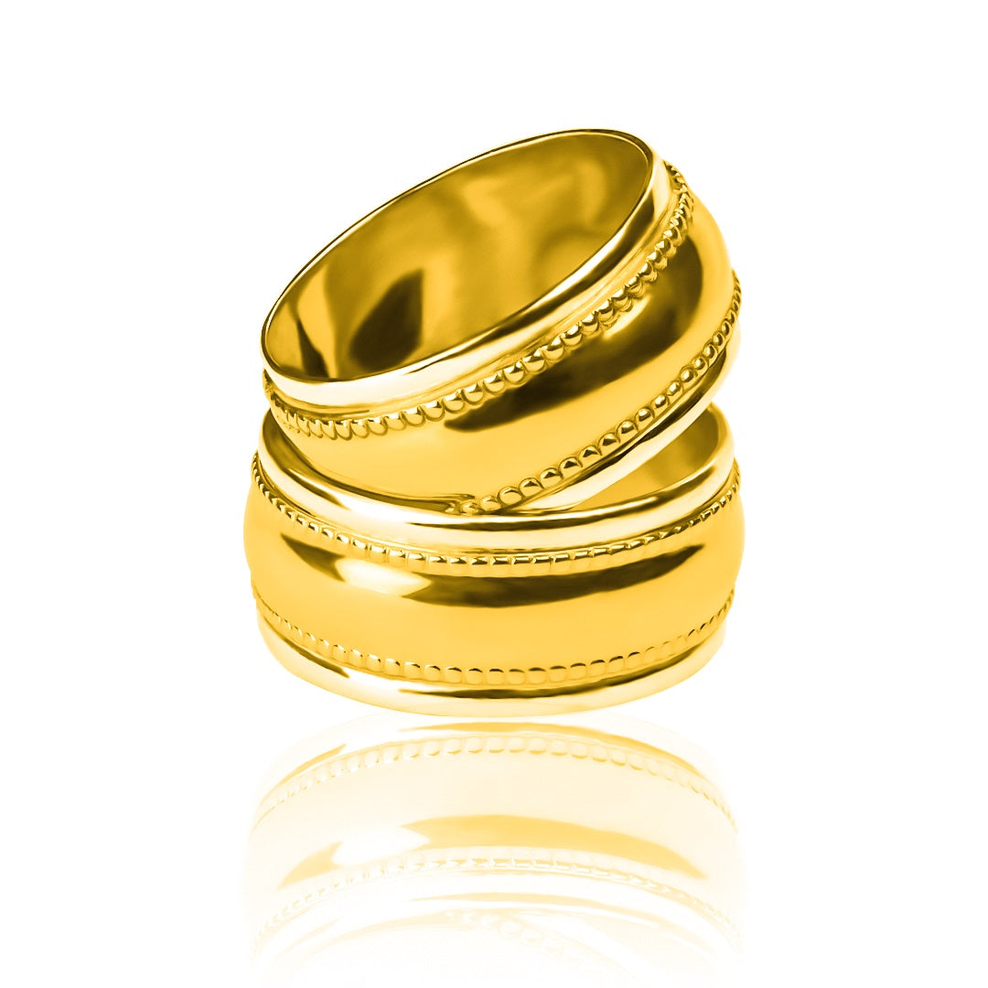 Argollas de matrimonio masa + bisel, elaborados en oro 18k por Joyería Caracas, cada argolla cuenta con certificado de calidad y garantía de por vida.