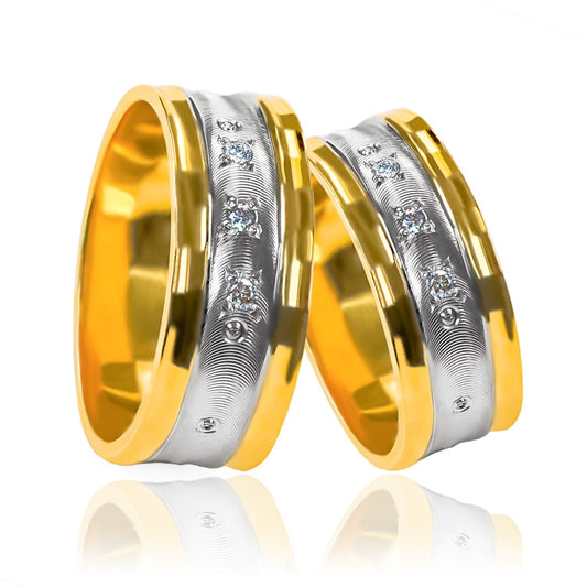 Argollas de matrimonio Moon & Stars, elaboradas en oro 18k por Joyería Caracas, viene con certificado de calidad y garantía para toda la vida.