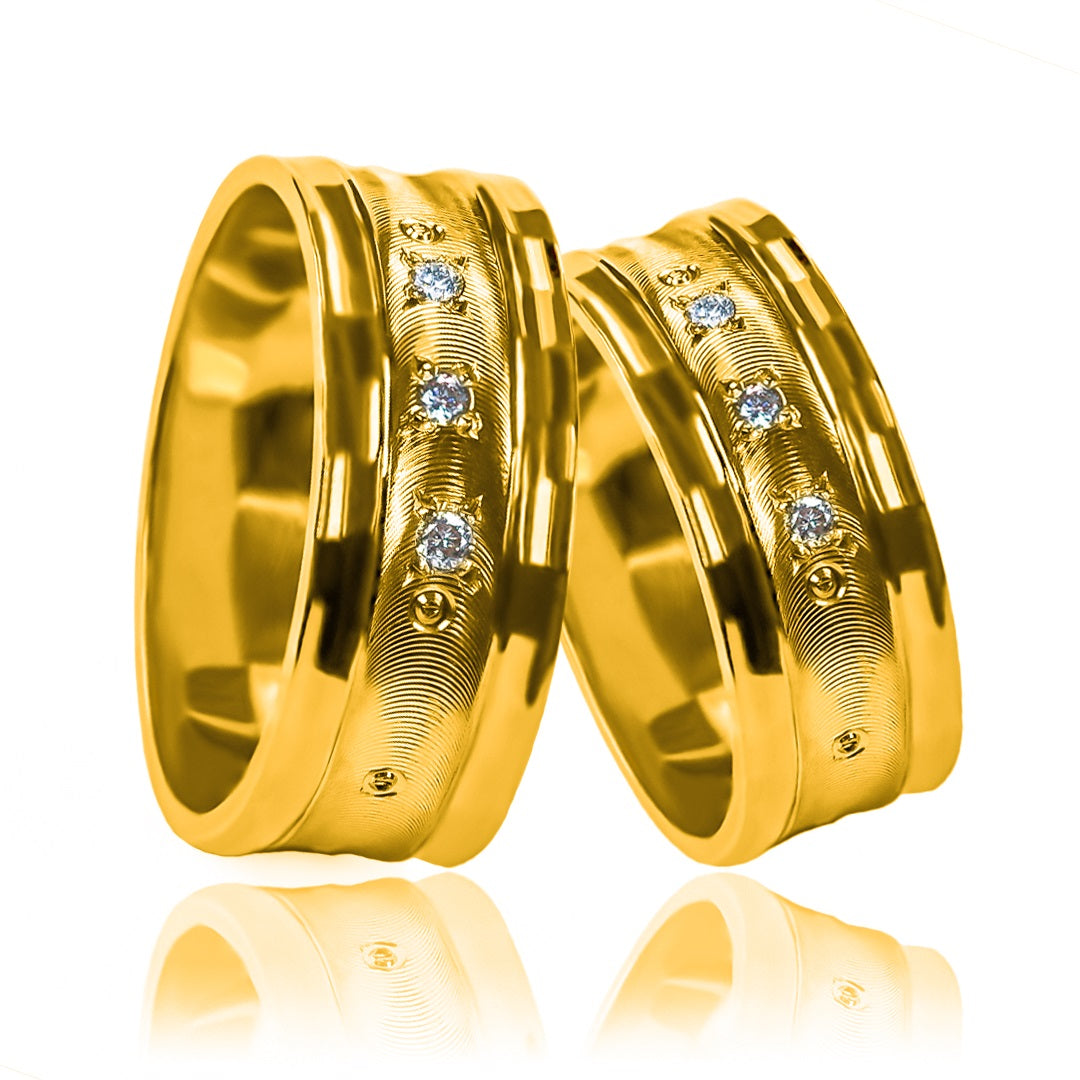 Argollas de matrimonio Moon & Stars, elaboradas en oro 18k por Joyería Caracas, viene con certificado de calidad y garantía para toda la vida.