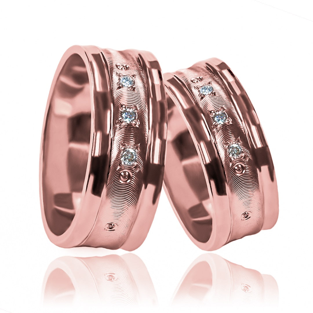 Argollas de matrimonio Moon & Stars, elaboradas en oro 18k por Joyería Caracas, viene con certificado de calidad y garantía para toda la vida.