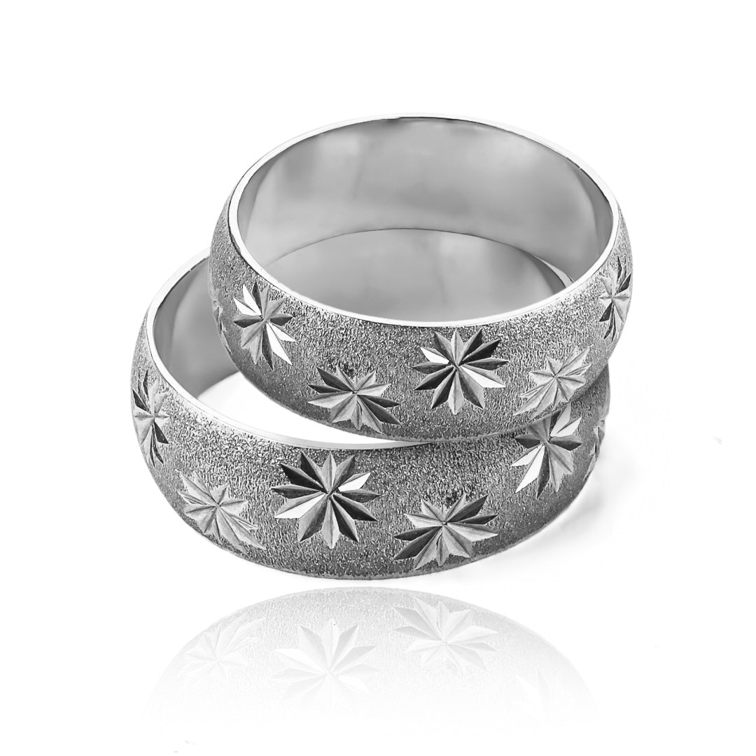Argollas de matrimonio Noche Estrellada, fabricadas en oro 18 quilates, cuentan con certificado de calidad y garantía para toda la vida.