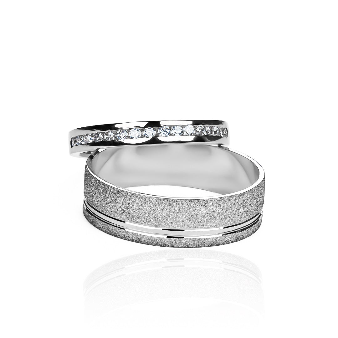 Argollas de matrimonio perfect sents II, fabricados en oro 18k de Joyería Caracas. Cada argolla viene con un certificado de calidad que garantiza su autenticidad para toda la vida.