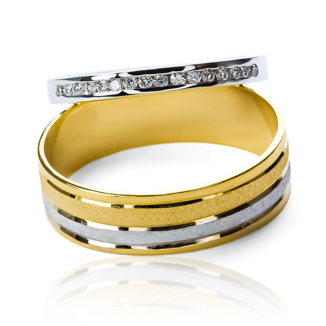 Argollas de matrimonio perfect sents fabricadas en oro de 18k de Joyería Caracas, cada una cuenta con certificado de calidad y garantía.