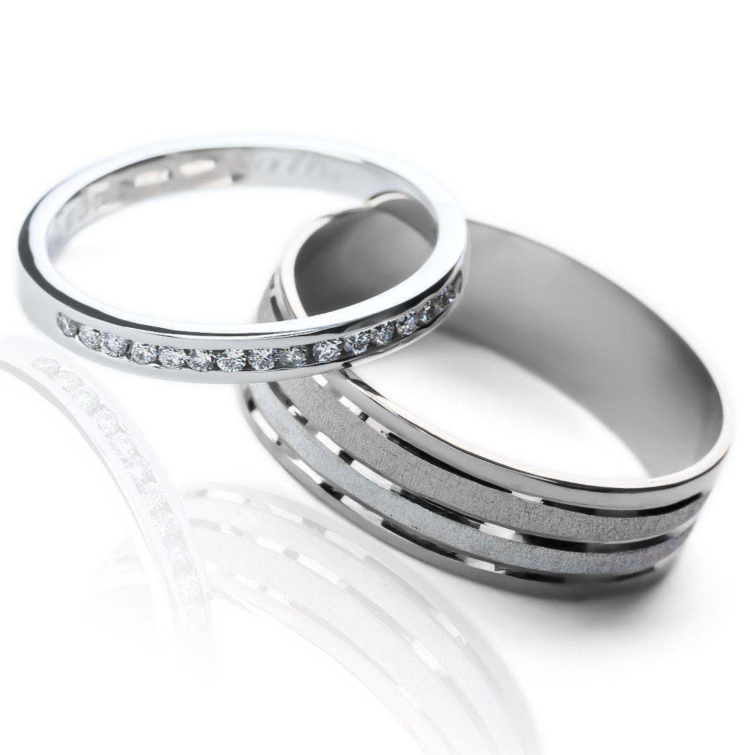 Argollas de matrimonio perfect sents fabricadas en oro de 18k de Joyería Caracas, cada una cuenta con certificado de calidad y garantía.