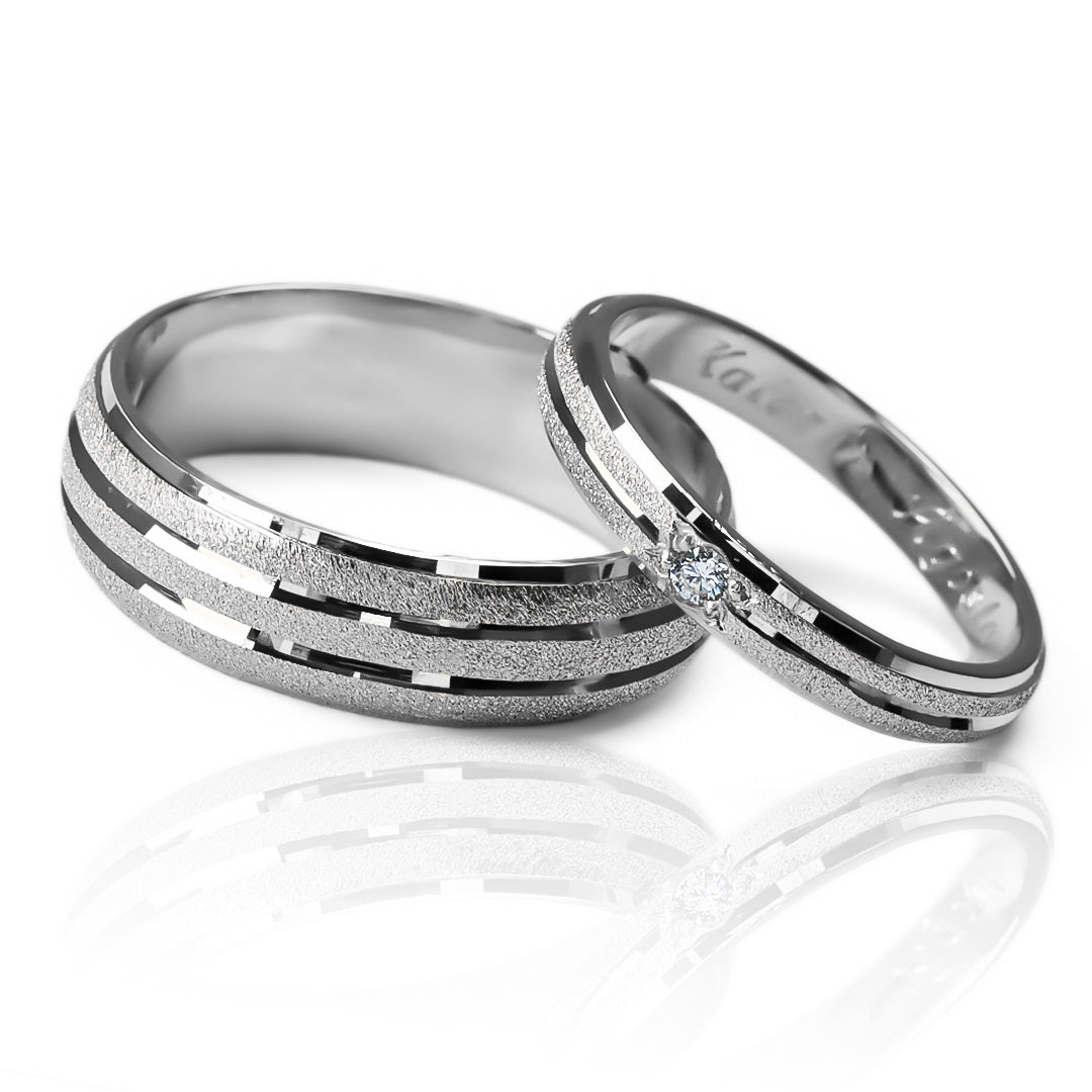 Argollas de matrimonio romantic twelve, fabricados en oro 18k de Joyería Caracas, vienen con un certificado de calidad y garantía.