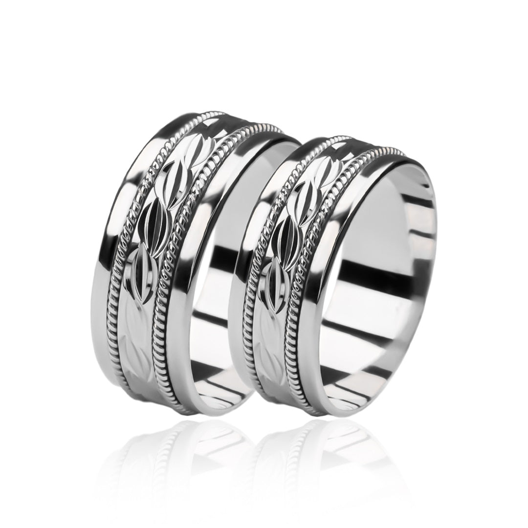 Argollas de matrimonio rope love facetada, fabricadas en oro de 18k de Joyería Caracas, Además, cada anillo viene con un certificado de calidad y garantía.