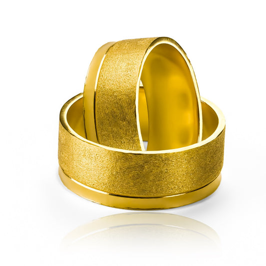Argollas de matrimonio Sand Plane Convexo, elaboradas en oro 18k por Joyería Caracas, cada argolla cuenta con certificado calidad y garantía de por vida.