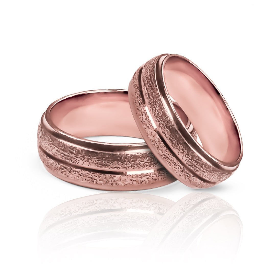 Argollas de matrimonio Sandwheel, diseñadas y elaboradas en oro 18 quilates por Joyería Caracas, cuentan con un certificado de calidad y garantía de por vida.