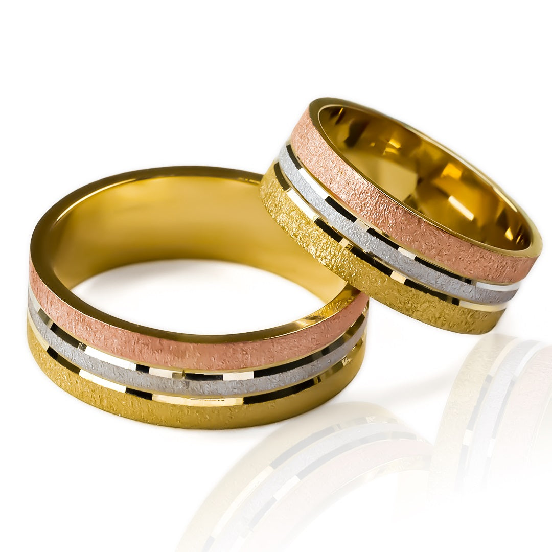 Argollas de matrimonio special line 3 oros, fabricadas en oro de 18 quilates de Joyería Caracas, cada una viene con un certificado de calidad y garantía de por vida.