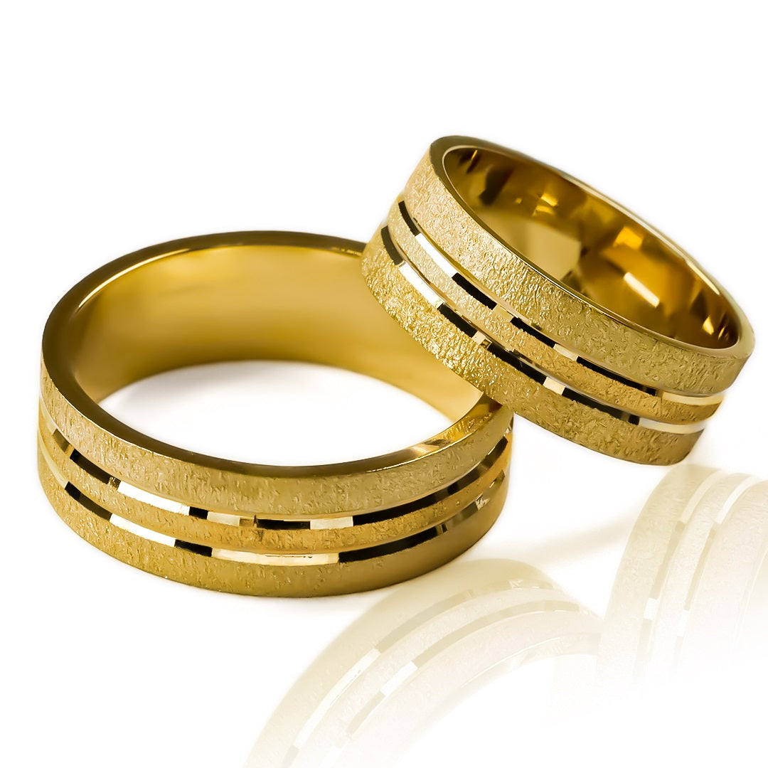 Argollas de matrimonio special line 3 oros, fabricadas en oro de 18 quilates de Joyería Caracas, cada una viene con un certificado de calidad y garantía de por vida.