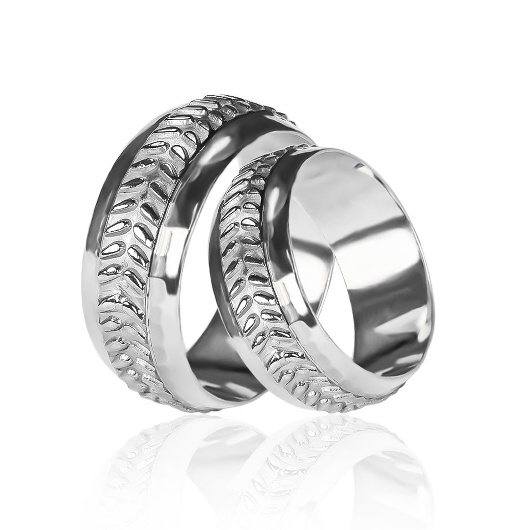 Argollas de matrimonio Thorn, elaborados en oro 18 quilates por Joyería Caracas, cuenta con un certificado de calidad y garantía para toda la vida.