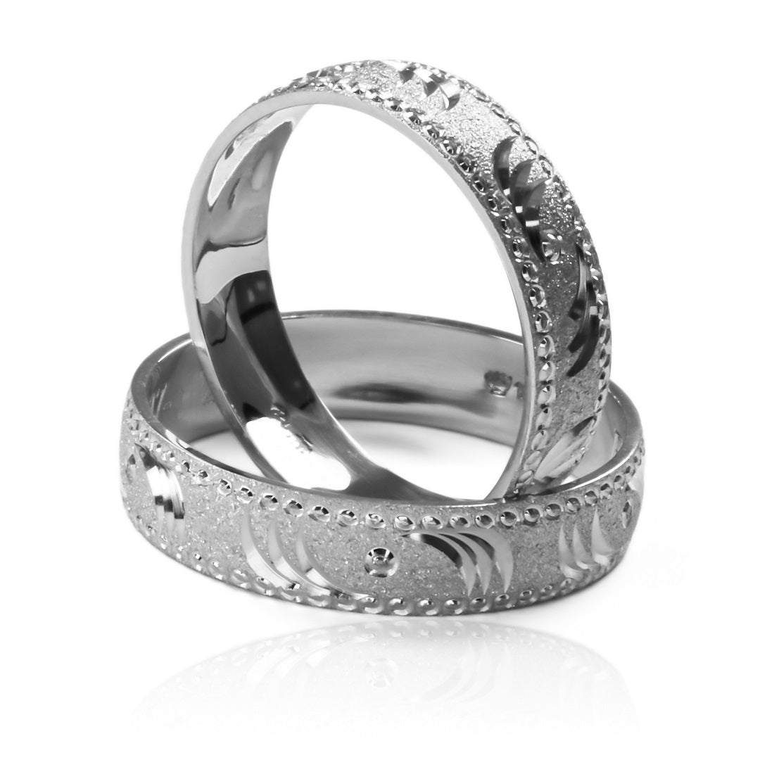 Argollas de matrimonio Tiger Cóncava, fabricadas en oro 18k por Joyería Caracas, vienen con certificado de calidad y garantía de por vida.