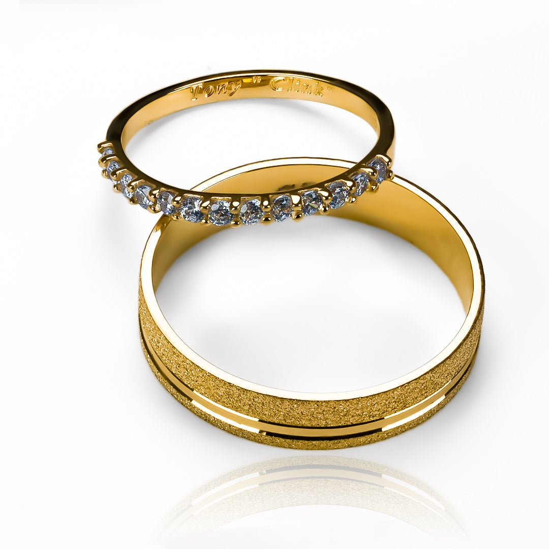 Argollas de matrimonio Toda Una Vida, fabricadas en oro 18k de Joyería Caracas, cuentan con un certificado de calidad que garantiza su durabilidad y brillo por toda una vida.