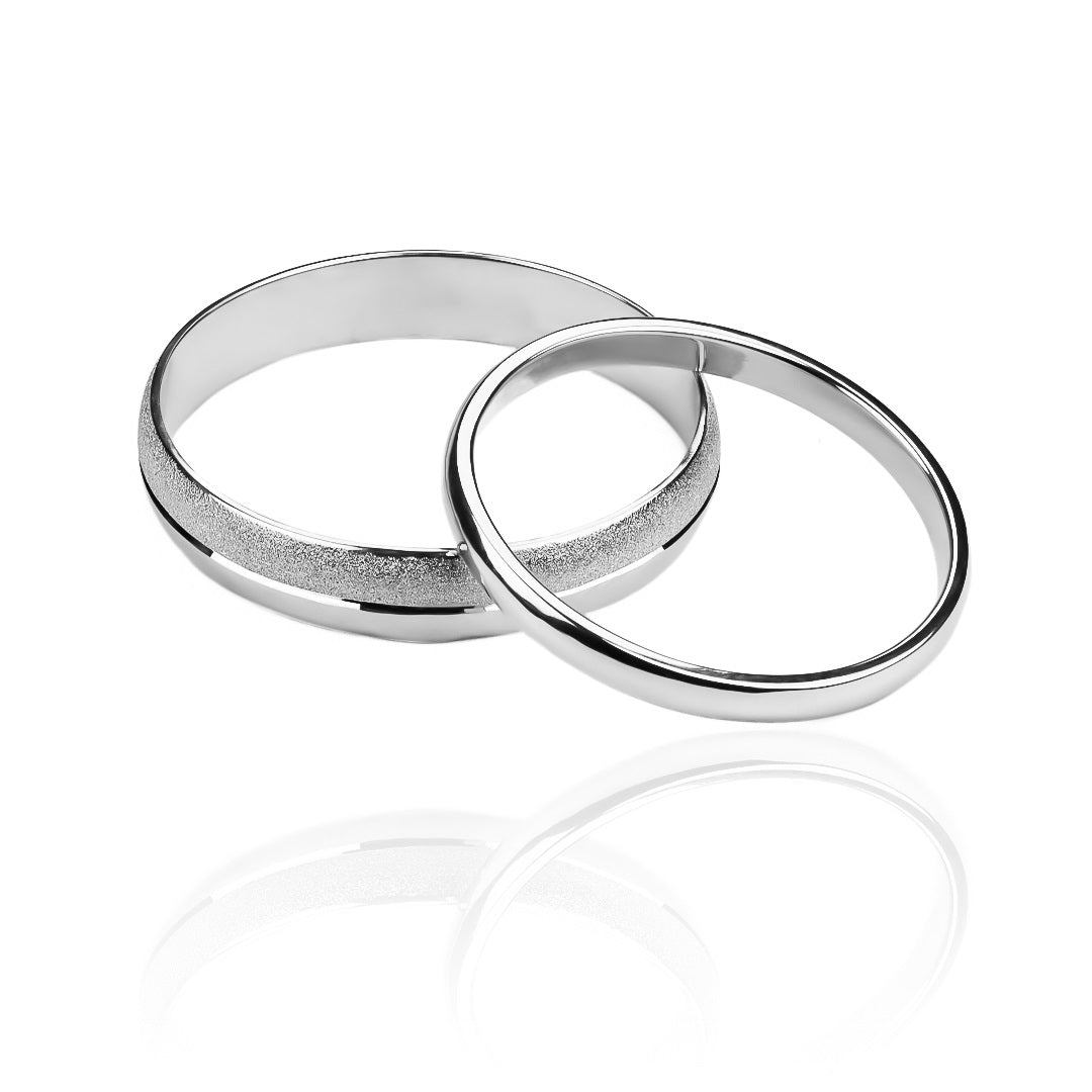 Argollas de matrimonio toda una vida II, fabricadas en oro 18k de Joyería Caracas, viene con un certificado de calidad que garantiza su autenticidad de por vida.