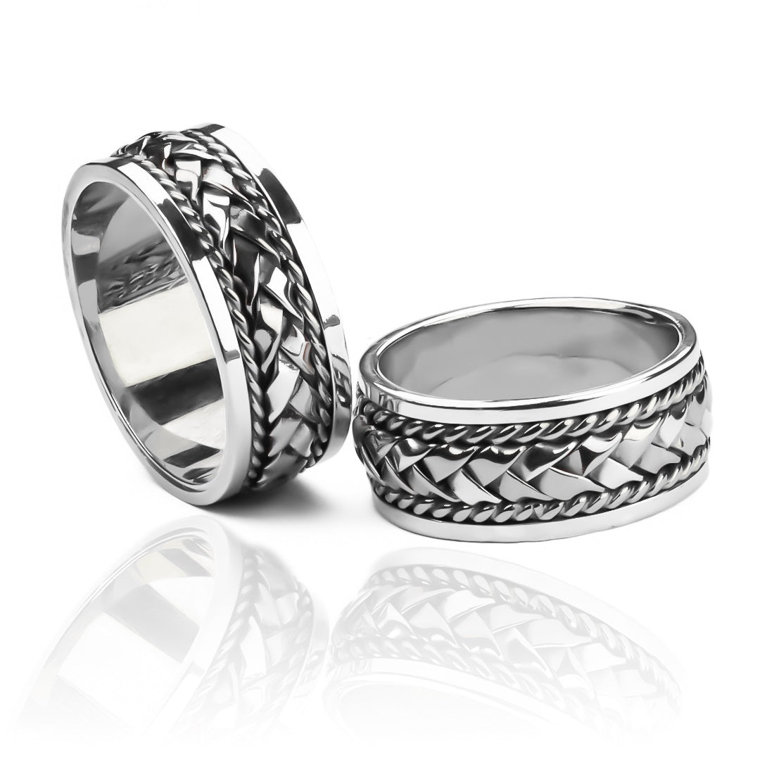 Argollas de matrimonio trenza clásica XL, elaboradas en oro 18k de Joyería Caracas, cuentan con certificado de calidad, lo que garantiza su autenticidad y durabilidad.