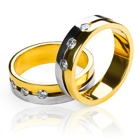 Argollas de matrimonio walking moon, elaborados en oro 18k de Joyería Caracas, cuenta con el certificado de calidad y garantía para toda la vida.
