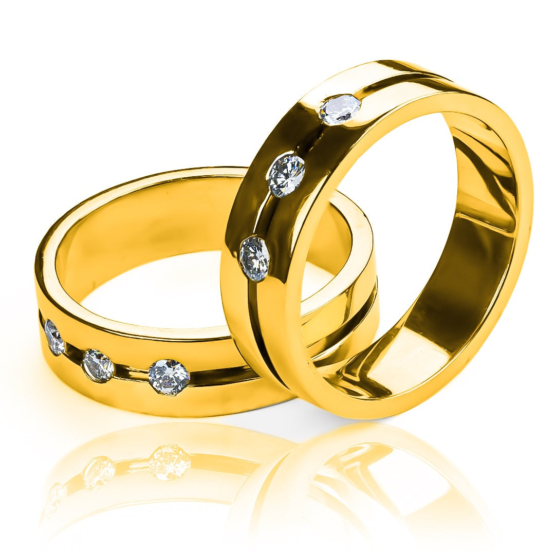 Argollas de matrimonio walking moon, elaborados en oro 18k de Joyería Caracas, cuenta con el certificado de calidad y garantía para toda la vida.