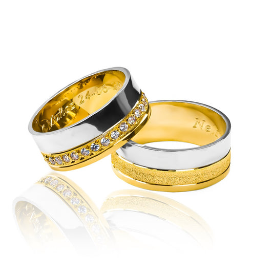 Argollas de matrimonio Warrior LOVE bicolor, fabricados en oro de 18k de Joyería Caracas, cuenta con certificado de calidad y garantía para toda la vida.