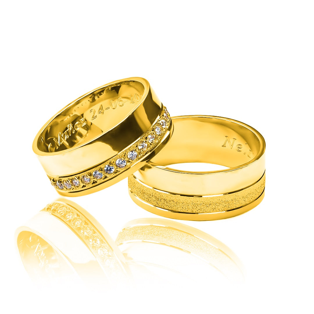 Argollas de matrimonio Warrior LOVE bicolor, fabricados en oro de 18k de Joyería Caracas, cuenta con certificado de calidad y garantía para toda la vida.