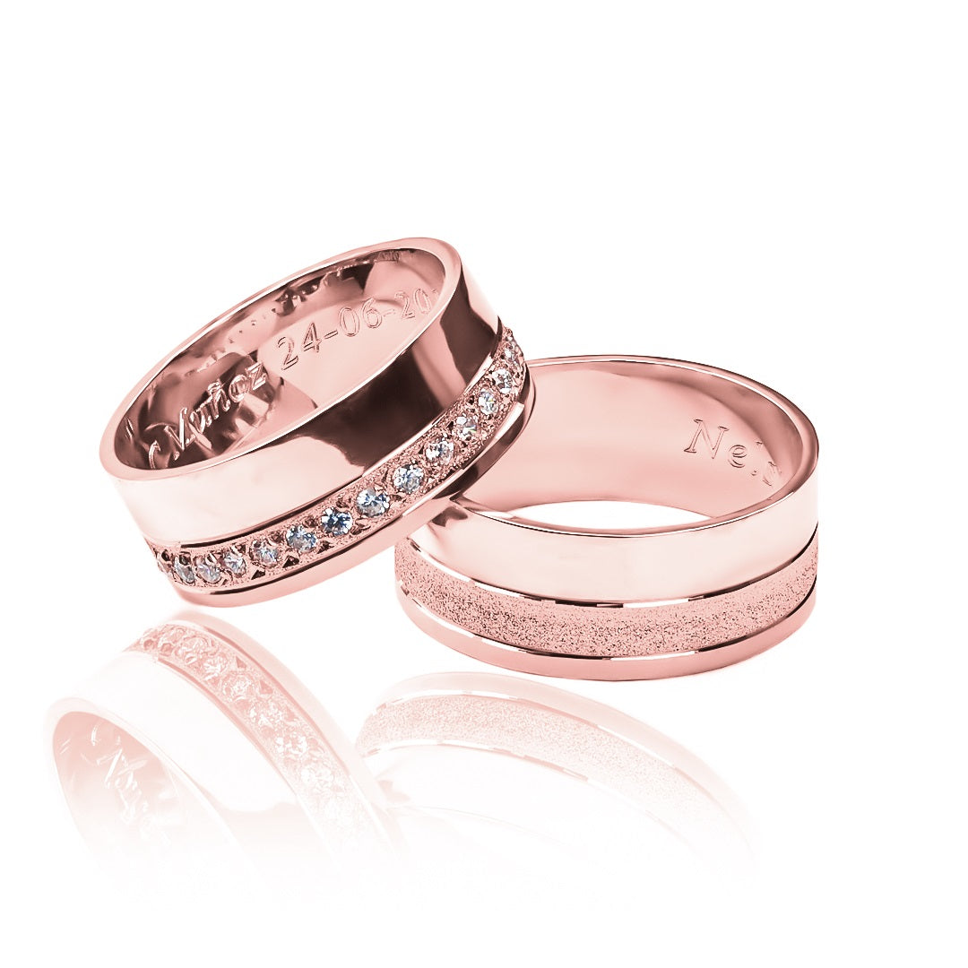 Argollas de matrimonio Warrior LOVE bicolor, fabricados en oro de 18k de Joyería Caracas, cuenta con certificado de calidad y garantía para toda la vida.